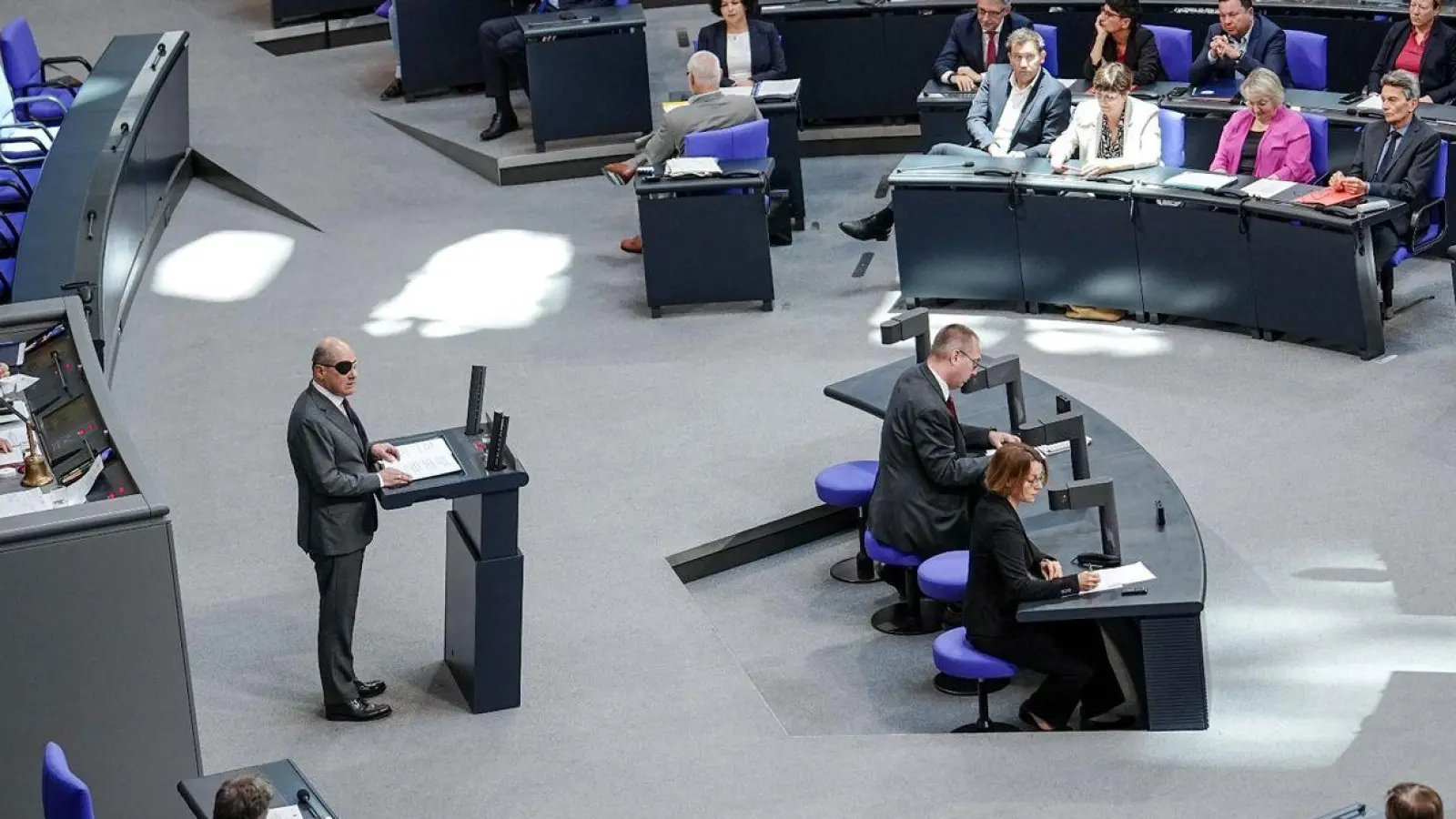 Bundeskanzler Olaf Scholz (SPD) spricht bei der Generaldebatte des Bundestags. (Foto: Kay Nietfeld/dpa)
