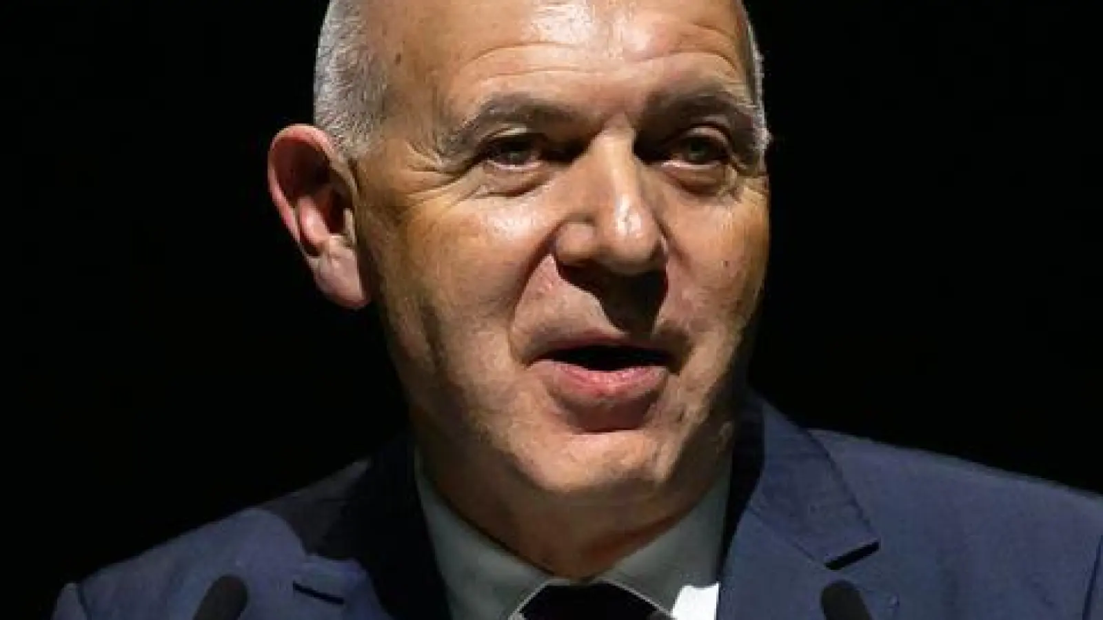 DFB-Boss Bernd Neuendorf bezieht Stellung zu Rassismusvorfällen. (Foto: Hendrik Schmidt/dpa)