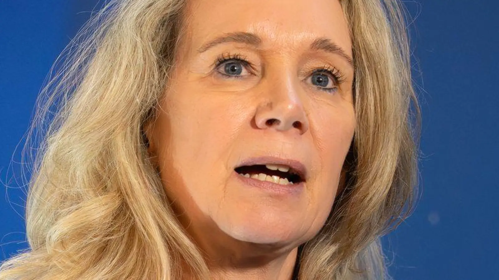 Berlins Kultursenatorin Sarah Wedl-Wilson (parteilos) zieht die Konsequenzen aus Kritik an ihrem Verhalten bei der Vergabe von Fördermitteln.  (Foto: Soeren Stache/dpa)