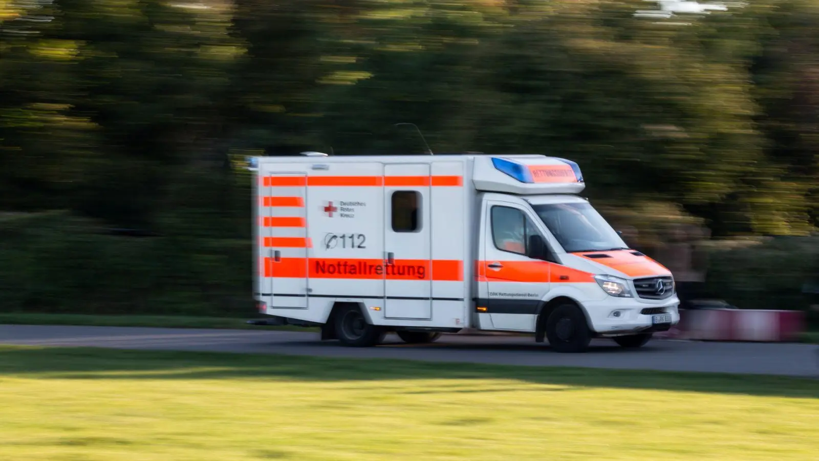 Der Motorradfahrer wurde bei dem Unfall schwer verletzt. (Symbolbild) (Foto: Fernando Gutierrez-Juarez/dpa-Zentralbild/dpa)