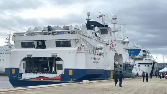 Die Organisation „Ärzte ohne Grenzen“ rettet mit dem Schiff „Geo Barents“ Bootsmigranten aus dem Mittelmeer. (Foto: Carmelo Imbesi/ANSA via ZUMA Press/dpa/Archiv)