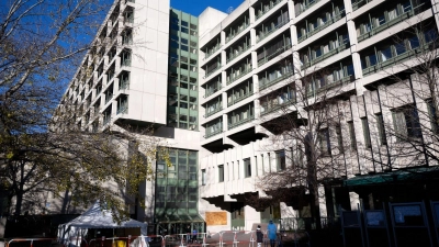 Die Ex-Mitarbeiterin und ihre Komplizen sollen für Geld Ausländern Aufenthaltsgenehmigungen verschafft haben, obwohl diese die Voraussetzungen dafür nicht erfüllten. (Archivbild)  (Foto: Sven Hoppe/dpa)