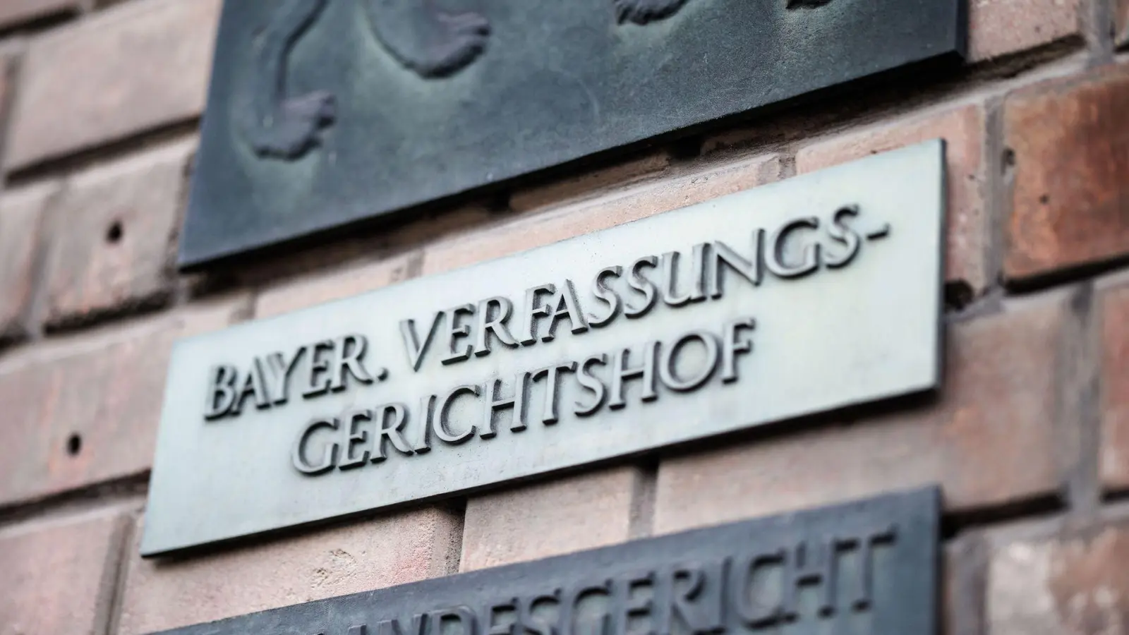 Der Verfassungsgerichtshof hat die Haushaltsaufstellung 2022 gerügt. (Archivbild) (Foto: Matthias Balk/dpa)