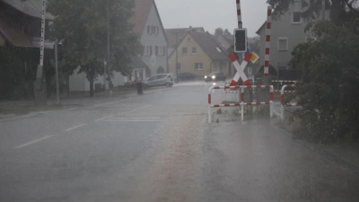 Sturzbachartige Regenfälle gab es am Dienstagabend etwa in Ipsheim. (Foto: NEWS5/David Oßwald)