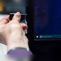 USB-Stick bleibt unerkannt? Ursache kann ein defekter Anschluss sein, nicht unbedingt der Datenträger selbst. (Foto: Sebastian Gollnow/dpa Themendienst/dpa-tmn)