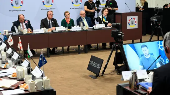 Wolodymyr Selenskyj, Präsident der Ukraine, spricht per Videolink auf einer Geberkonferenz für die Ukraine. (Foto: Philip Davali/Ritzau Scanpix Foto/AP/dpa)