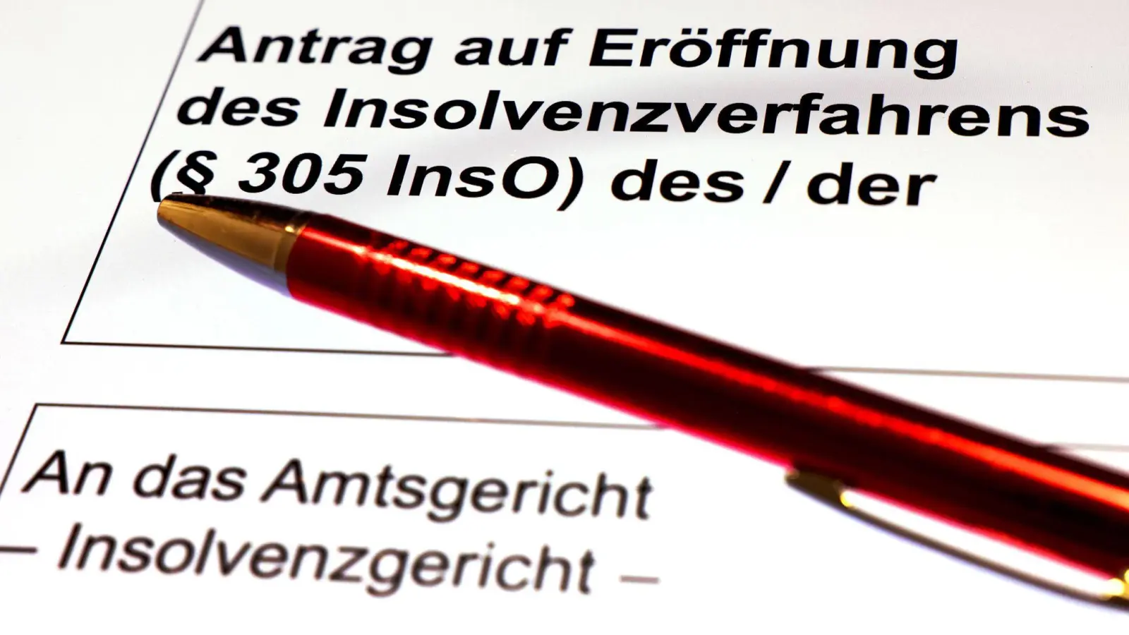 In Bayern gab es im ersten Halbjahr weniger Insolvenzen - bei Firmen stieg die Zahl allerdings stark an. (Symbolbild) (Foto: Oliver Berg/dpa)