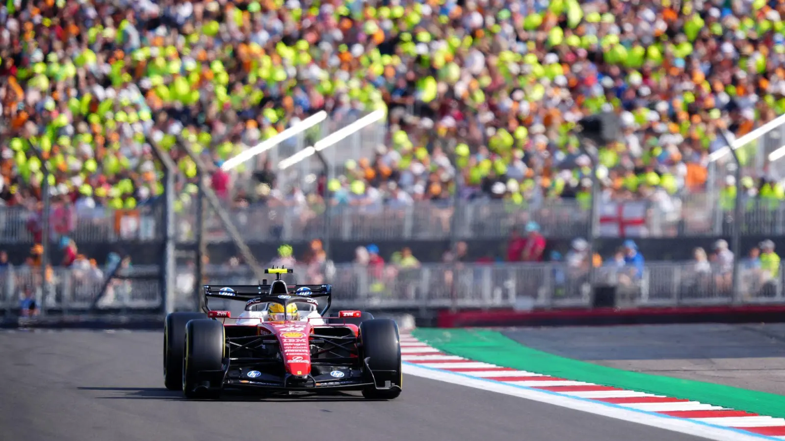 Lewis Hamilton gibt in Silverstone den Ton an. (Foto: David Davies/PA Wire/dpa)