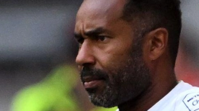 Gerät unter Druck: Düsseldorfs Trainer Daniel Thioune. (Foto: Federico Gambarini/dpa)