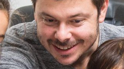 Wohin soll es gehen? Neben dem Preis ist gerade für Familien die Planbarkeit wichtig. (Foto: Christin Klose/dpa-tmn)