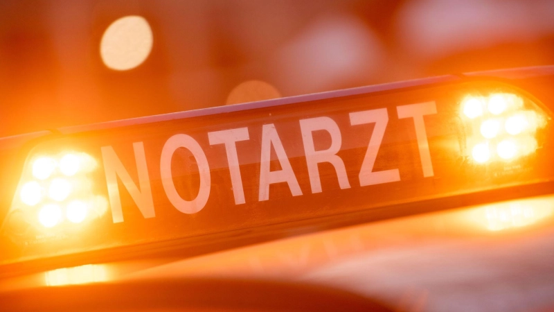 Zu einem Notarzteinsatz ist es am Freitag auf der Bahnstrecke Neustadt/Aisch-Fürth gekommen. (Symbolbild: Lino Mirgeler/dpa)