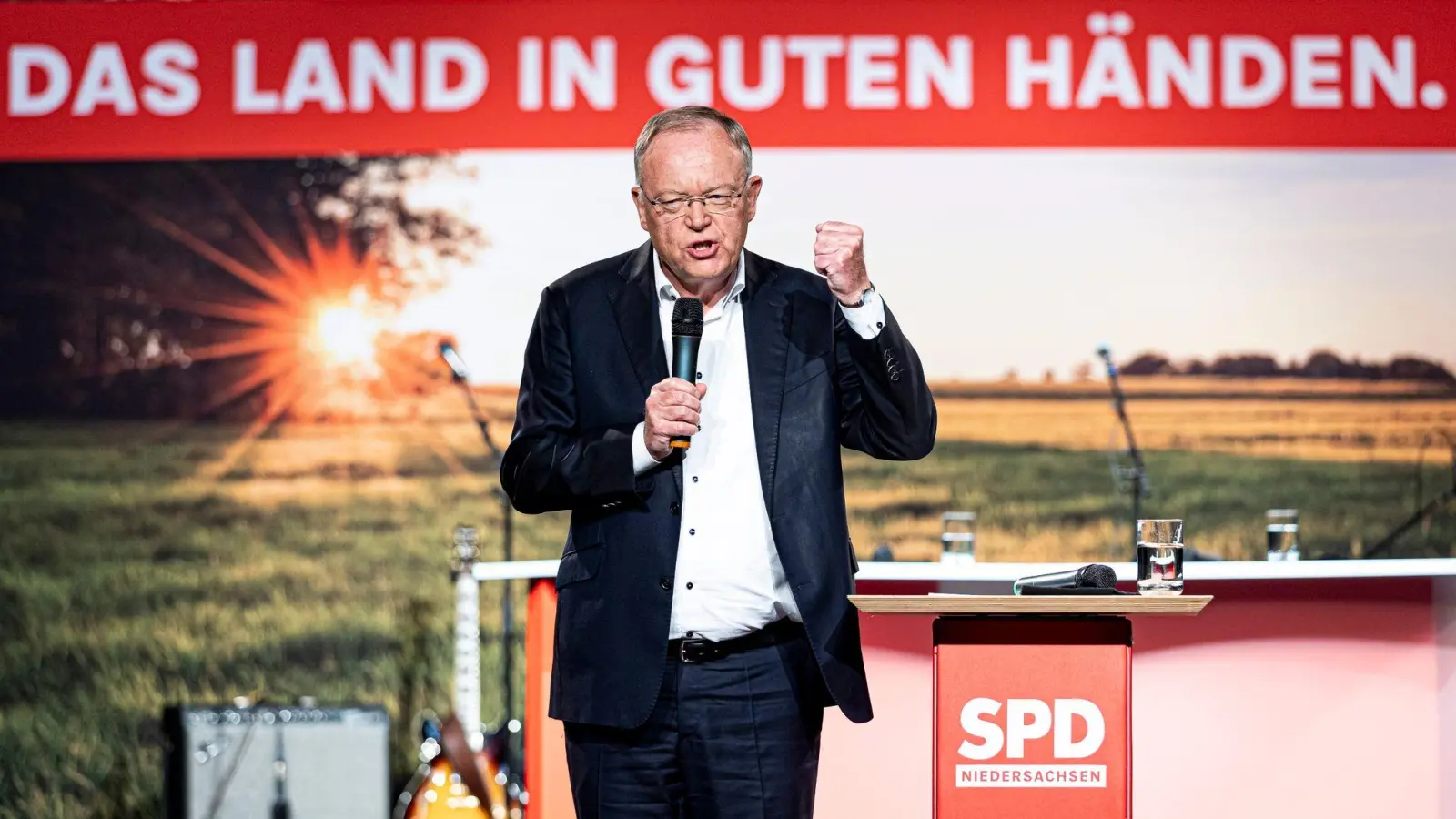Stephan Weil (SPD) spricht bei einer Wahlkampfveranstaltung der SPD in Niedersachsen. (Foto: Moritz Frankenberg/dpa)