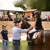 Das Uffenheimer Reitturnier ist ein Aushängeschild für die Stadt. Ob es künftig noch stattfinden kann? Die Vereinsvorsitzende Carolin Lampe (links) kann das aktuell nicht garantieren. (Foto: privat)