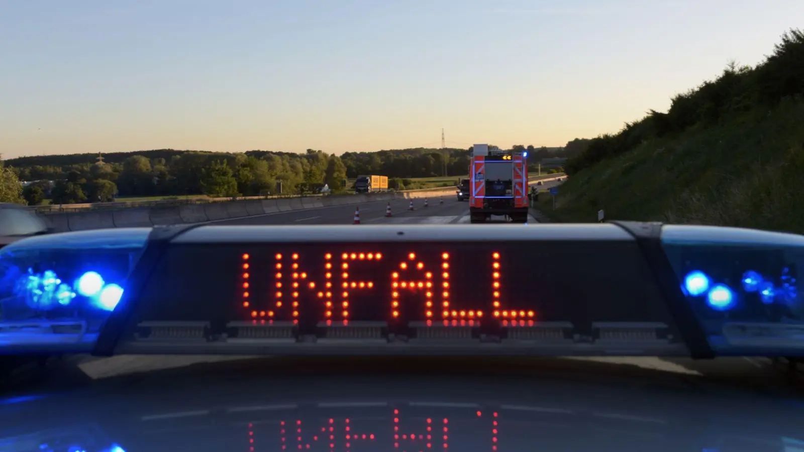 Die Polizei sperrte die A6 Richtung Heilbronn am Freitagvormittag. (Symbolbild) (Foto: Stefan Puchner/dpa)