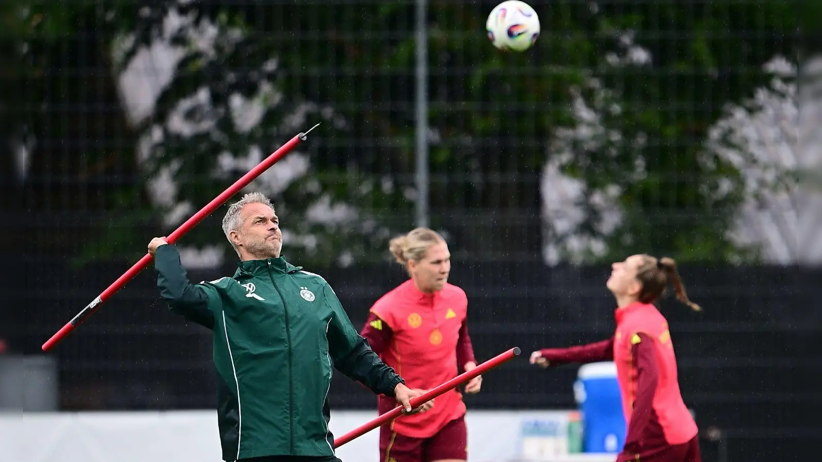 Bundestrainer Christian Wück: Gelingt der große Wurf doch noch?  (Foto: Sebastian Christoph Gollnow/dpa)