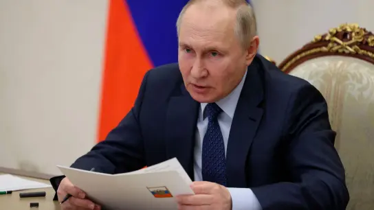 Wladimir Putin nimmt per Videokonferenz an der Jahrestagung des Präsidialrats für Zivilgesellschaft und Menschenrechte teil. (Foto: Mikhail Metzel/Pool Sputnik Kremlin/AP/dpa)