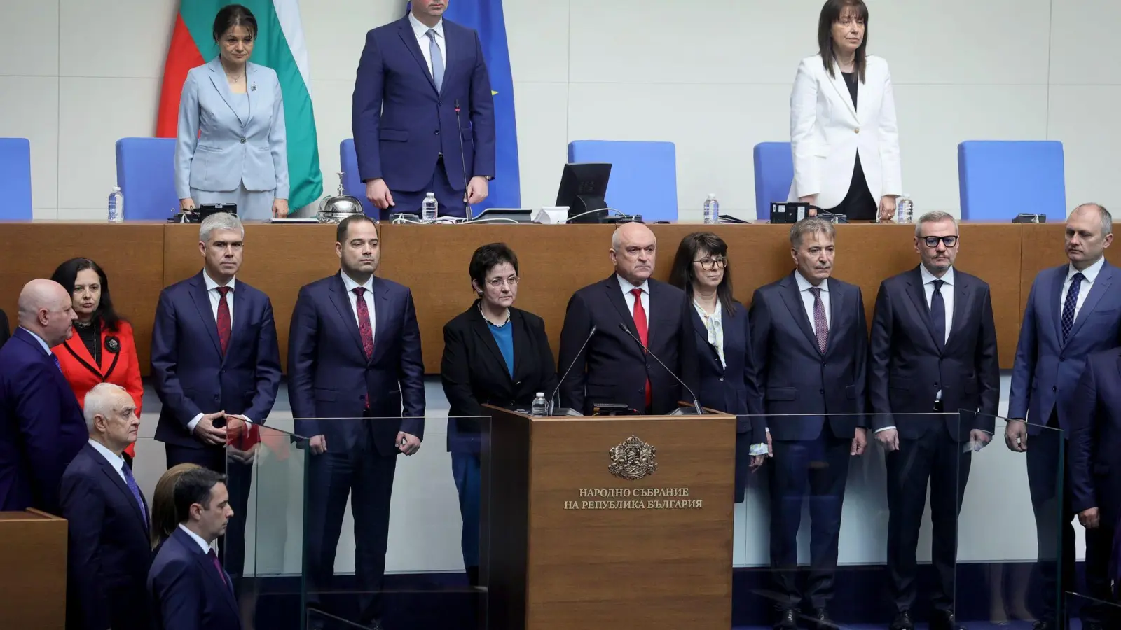 Unter dem Druck von Straßenprotesten ist die Regierung von Bulgariens Ministerpräsident Rossen Scheljaskow zurückgetreten. (Foto: Valentina Petrova/AP/dpa)