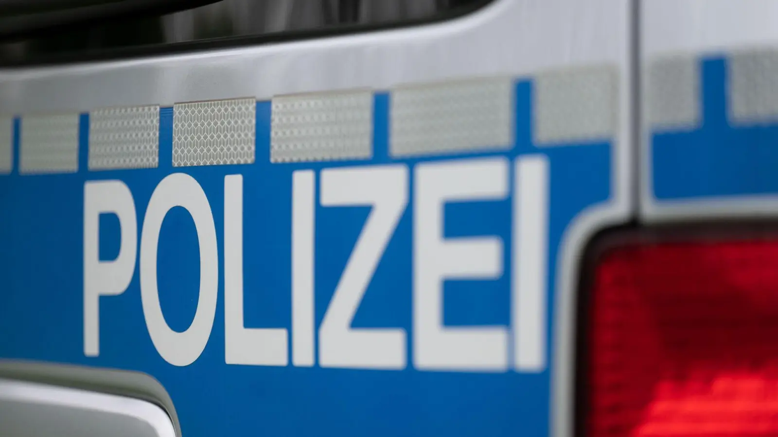 Jede Menge Diebesgut entdeckte die Polizei in Neustadt. (Symbolbild: Marijan Murat/dpa)