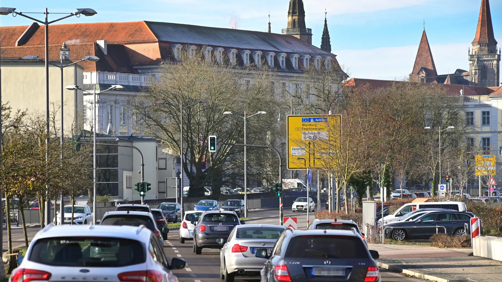In Ansbach sind derzeit 36.203 Fahrzeuge zugelassen. Unter diese Fahrzeuge mischen sich immer mehr Autos, die von einem Elektromotor angetrieben werden. (Foto: Jim Albright)