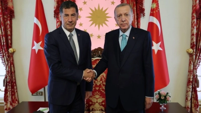 Sinan Ogan unterstützt Recep Tayyip Erdogan (r). (Foto: Turkish Presidency/AP/dpa)