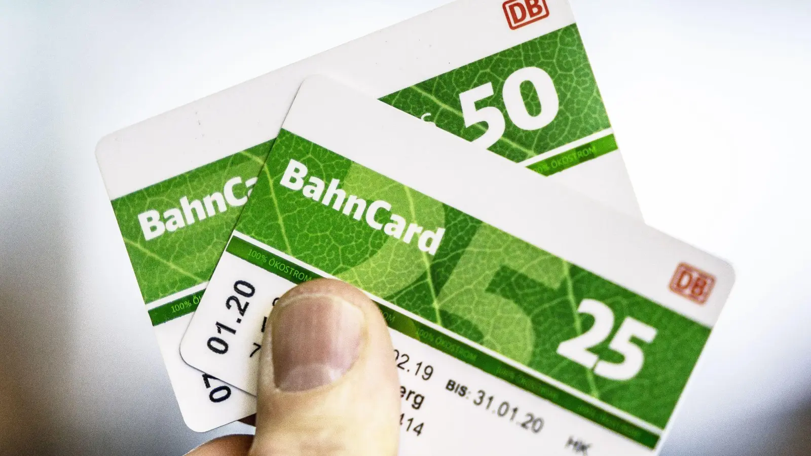 Die Bahncard der Deutschen Bahn wurde am 1. Oktober 1992 eingeführt. (Foto: Michael Kappeler/dpa)