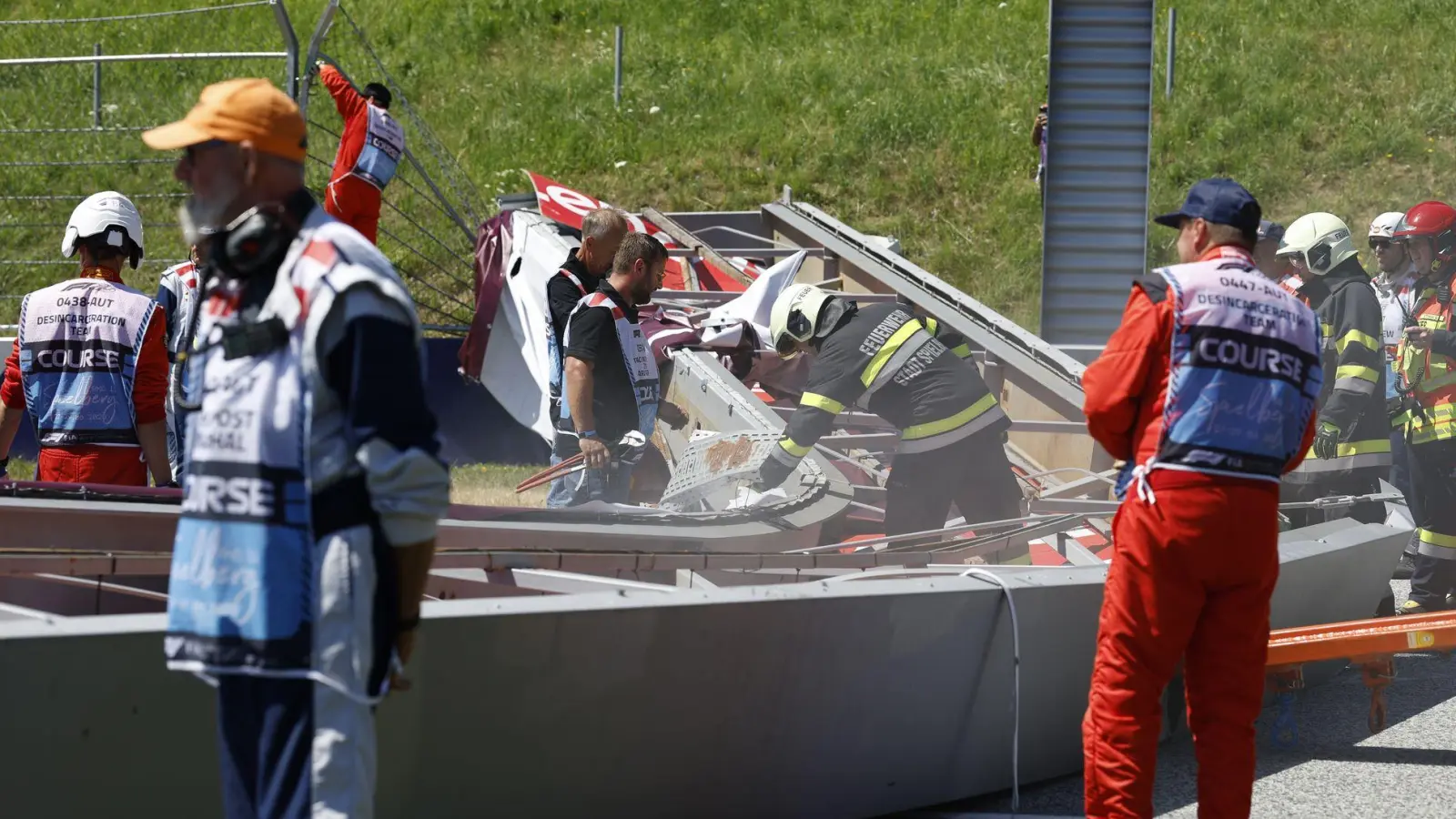 Die Feuerwehr ist in Spielberg im Einsatz. (Foto: Erwin Scheriau/APA/dpa)