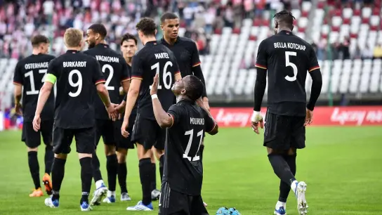 Youssoufa Moukoko (M/11) hat die DFB-Elf mit einem Doppelpack zum Sieg gegen Polen geführt. (Foto: Lukasz Sobala/Newspix/dpa)