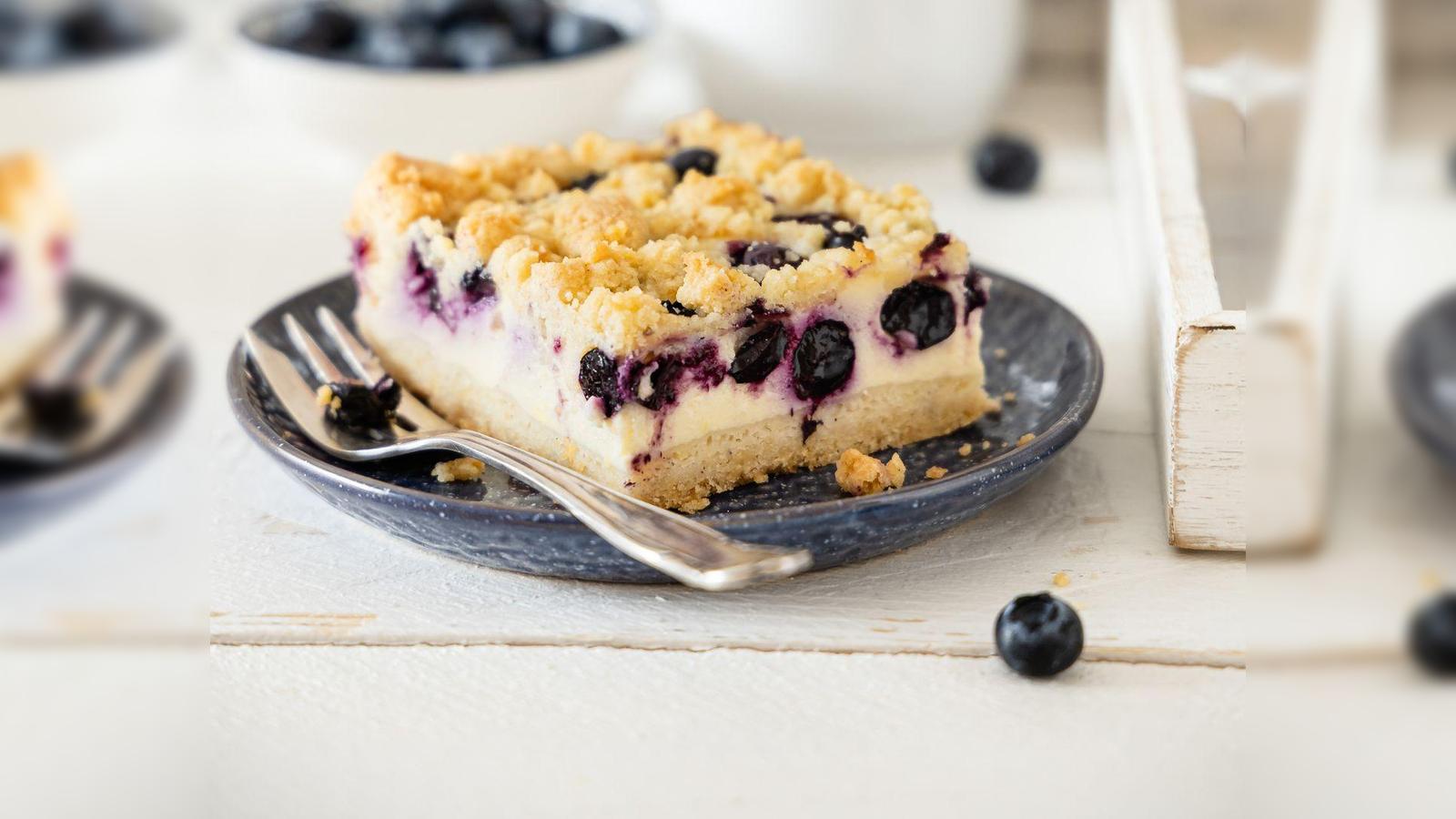 Noch ein Stück, bitte: Blaubeer-Käsekuchen mit Streuseln