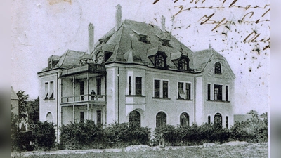 Diese historische Postkarte zeigt den Kindergarten in der Türkenstraße, einst „Kinderbewahranstalt” genannt: Rund 200 Mädchen und Buben wurden im Jahr 1926 in dem eleganten Anwesen betreut. (Foto: Sammlung Martin Schuster)
