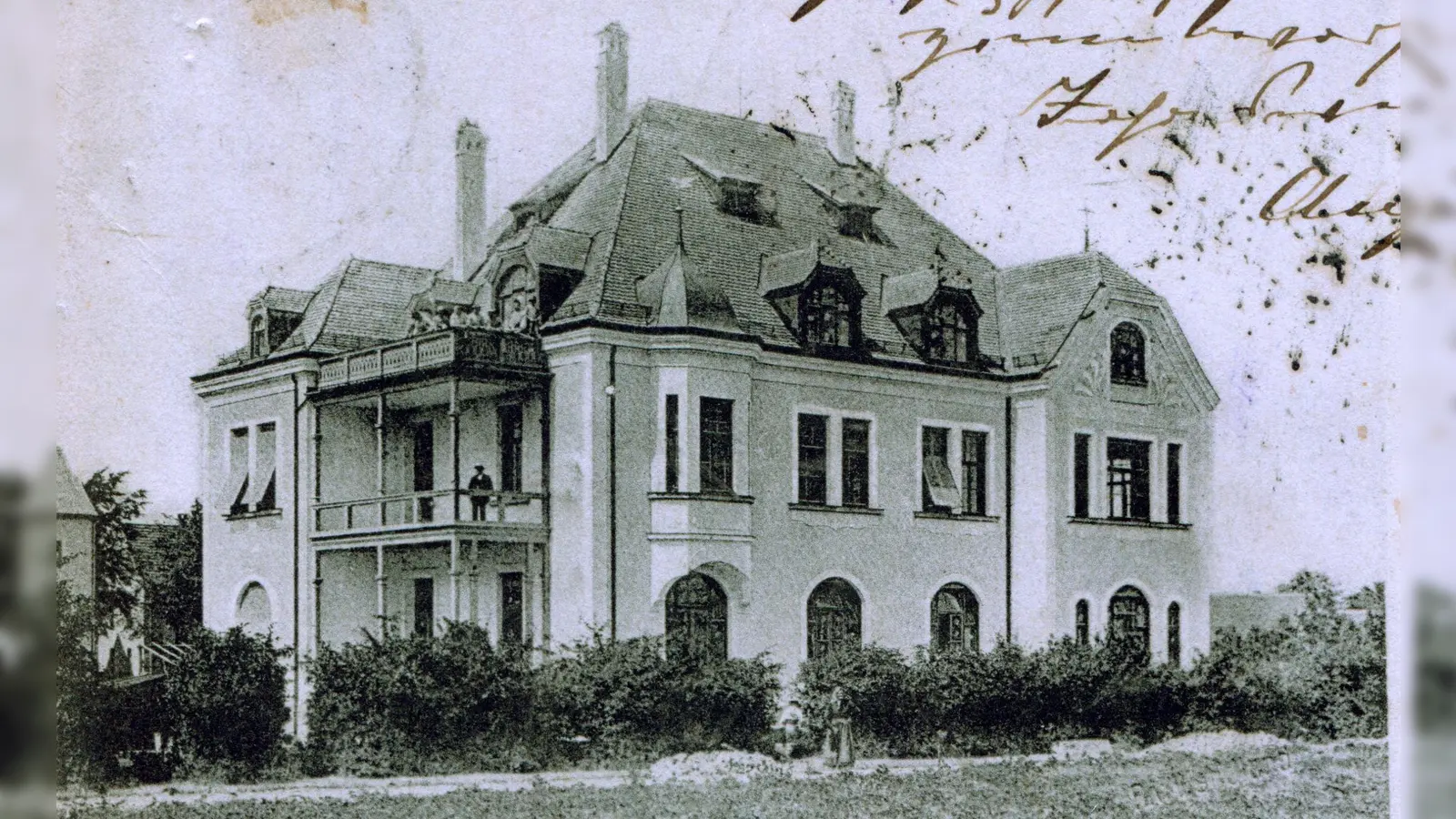 Diese historische Postkarte zeigt den Kindergarten in der Türkenstraße, einst „Kinderbewahranstalt” genannt: Rund 200 Mädchen und Buben wurden im Jahr 1926 in dem eleganten Anwesen betreut. (Foto: Sammlung Martin Schuster)