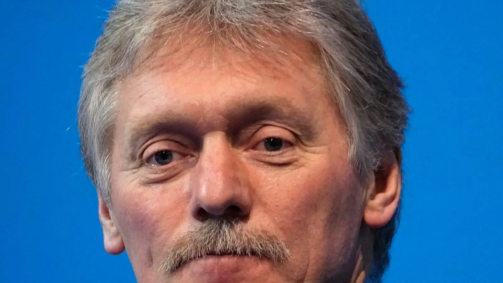 Kremlsprecher Peskow lehnte die ukrainische Forderung nach einer sofortigen Übergabe des russischen Memorandums mit Vorschlägen für eine Waffenruhe ab. (Archivbild) (Foto: Alexander Zemlianichenko/AP/dpa)