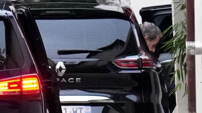 Sarkozy ist nach drei Wochen Haft wieder zu Hause. (Foto: Christophe Ena/AP/dpa)