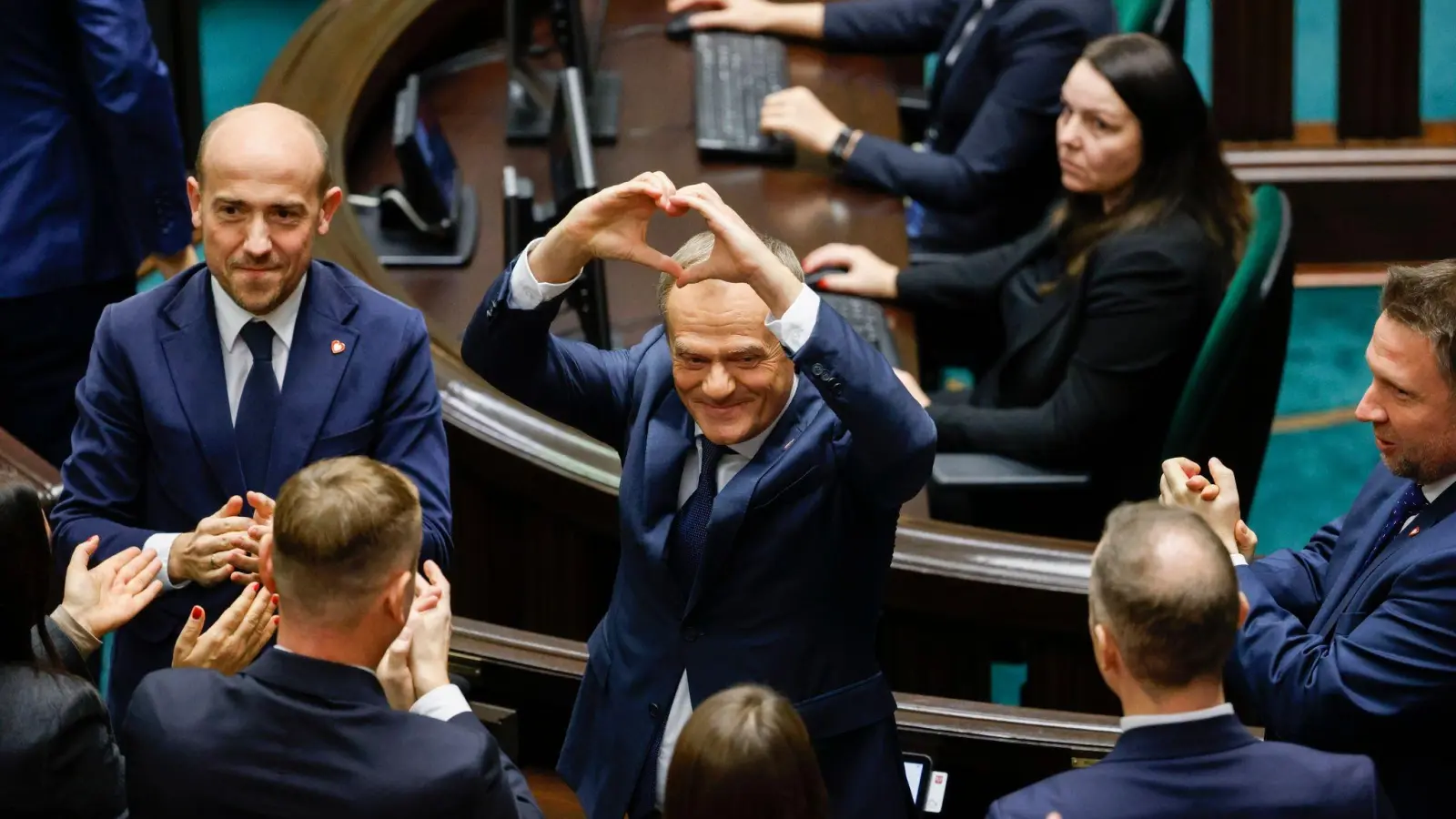 Polens Parlament hat den früheren Oppositionsführer Donald Tusk zum künftigen Regierungschef bestimmt. (Foto: Michal Dyjuk/AP/dpa)