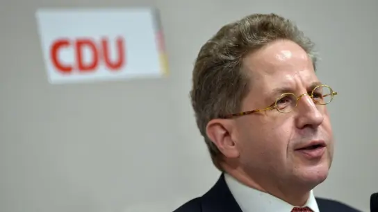 Hans-Georg Maaßen hält an einem Gesprächsabend der CDU einen Vortrag. (Foto: Heiko Rebsch/dpa-Zentralbild/dpa/Archivbild)