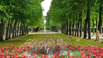 Der Ansbacher Hofgarten ist eine wunderschön angelegte Grünanlage. Die Bayerische Schlösserverwaltung sorgt dafür, dass sie immer entzückend bepflanzt und sauber gepflegt ist. (Archivfoto: Jim Albright)