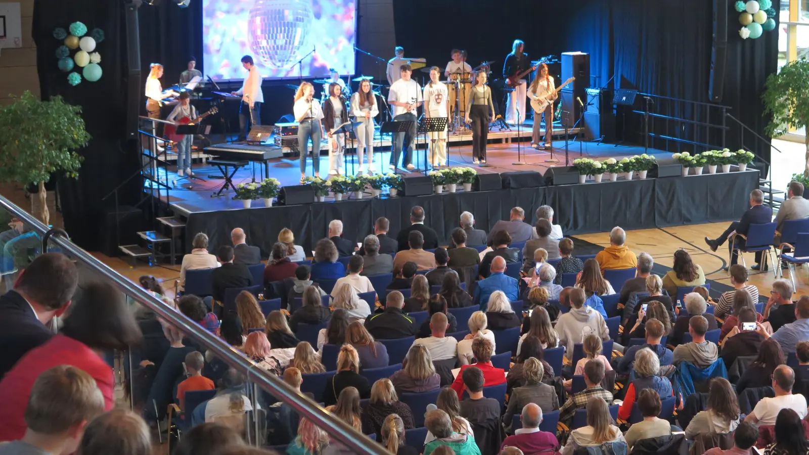 Mit einem Jubiläumskonzert feierte die Realschule Heilsbronn ihren 60. Geburtstag in der voll besetzten Hohenzollernhalle. (Foto: Eckard Dürr)
