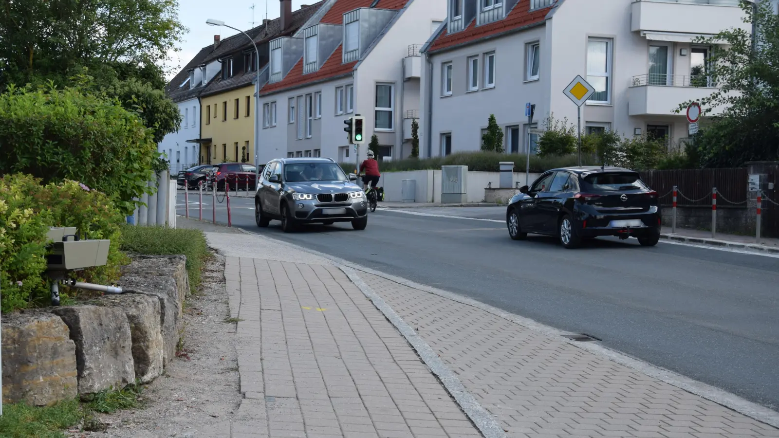 Zum Start hatten die Verkehrsüberwacher in der Nürnberger Straße Stellung bezogen. Hier befindet sich die Heilsbronner Grundschule, und es gilt eine Geschwindigkeitsbegrenzung auf 30 Stundenkilometer. (Foto: Florian Schwab)