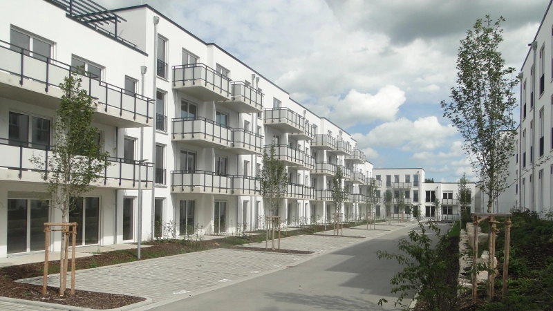Blick in einen der Innenhöfe des Milchhof-Carrés. Die Wohnanlage besteht aus insgesamt sechs drei- bis vierstöckigen Gebäudeteilen. (Foto: Winfried Vennemann)