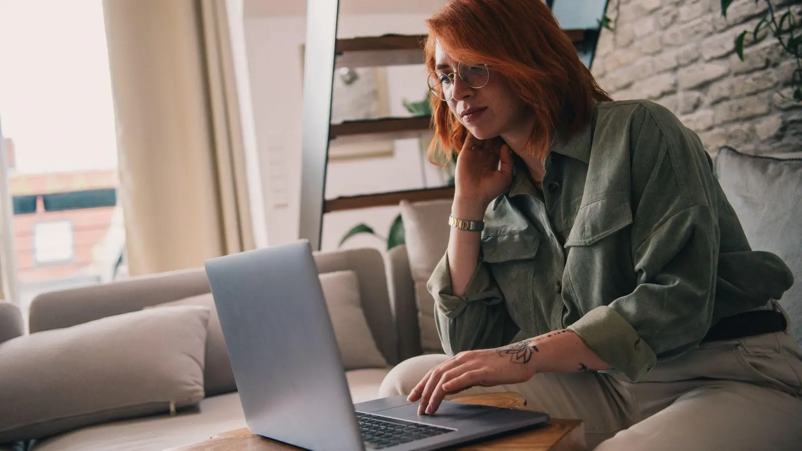 Auf der Suche nach einem guten Versicherungsvertrag? Vergleichsportale können bei der Suche helfen, sind aber auch nicht unfehlbar. (Foto: Zacharie Scheurer/dpa-tmn)
