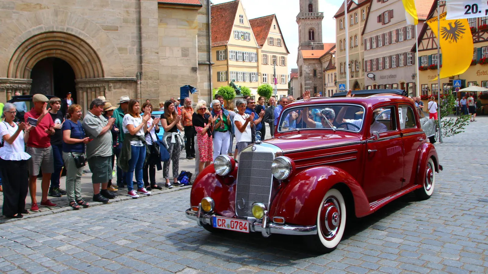 Am Sonntag rollen wieder historische Fahrzeuge über den Weinmarkt in Dinkelsbühl. (Archivbild: Martina Haas)