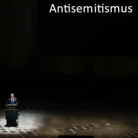 Friedman bei seiner Rede im Festspielhaus. (Foto: Daniel Löb/dpa)