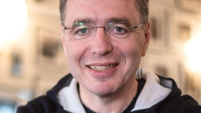 David Safier hat mit seinen „Miss Merkel“-Krimis Bestseller geschrieben - und nun Ex-Kanzlerkandidat Armin Laschet zum Protagonisten seines neuen Romans gemacht. (Archivbild)<br><br><br> (Foto: Sina Schuldt/dpa)