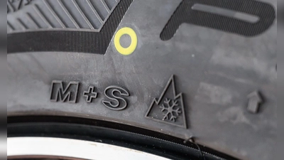 Das Alpine-Symbol mit Schneeflocke kennzeichnet offiziell anerkannte Winterreifen: Die M+S-Markierung allein reicht seit Oktober 2024 nicht mehr aus. (Foto: Patrick Pleul/dpa/dpa-tmn)