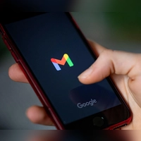 Neue Möglichkeiten: Gmail-Nutzer können sich eine andere E-Mail-Adresse zulegen - und erhalten trotzdem weiter Nachrichten, die an die alte Adresse gehen. (Foto: Fabian Sommer/dpa/dpa-tmn)