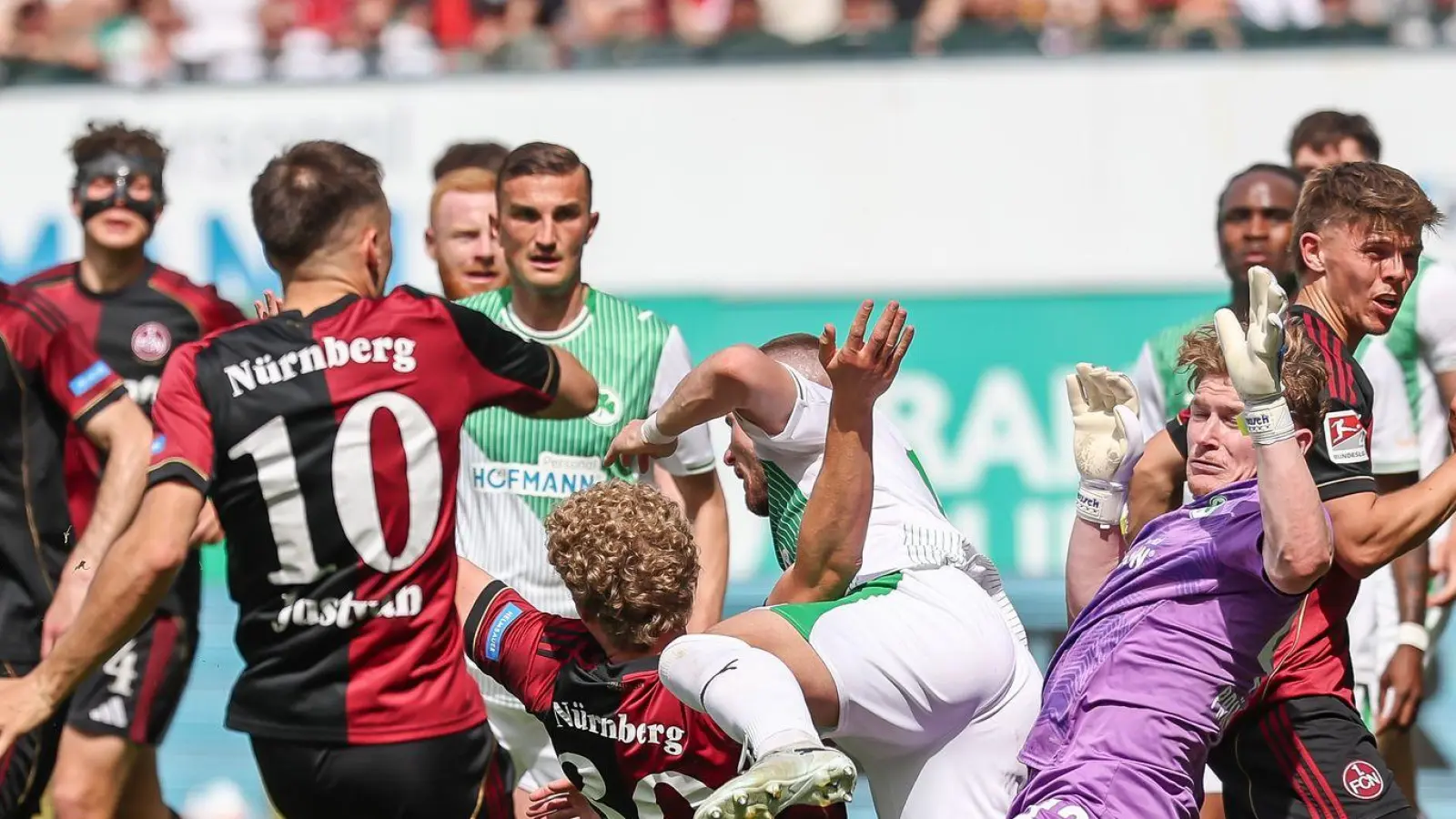 Das stets umkämpfte Franken-Derby steht schon am zweiten Spieltag auf dem Programm. (Archivbild) (Foto: Daniel Löb/dpa)