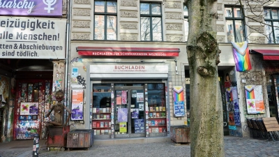 Der Buchladen „Zur schwankenden Weltkugel“ in Berlin. (Foto: Annette Riedl/dpa)