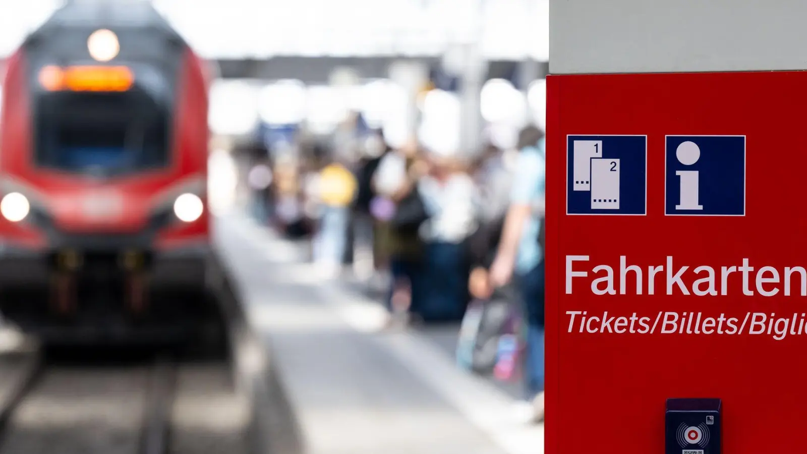 Der Zug auf der Strecke zwischen München und Nürnberg musste vorzeitig stoppen. (Symbolbild) (Foto: Sven Hoppe/dpa/dpa-tmn)