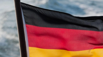 Nur ein Teil der Deutschen Handelsflotte unter deutscher Flagge unterwegs. (Symbolbild) (Foto: Stefan Sauer/dpa-Zentralbild/dpa)