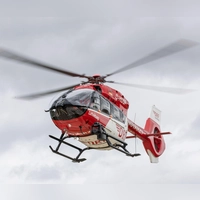 Nach einem folgenschweren Unfall mit herabstürzenden Quaderballen musste der Mann auf dem Luftweg in eine Klinik transportiert werden. (Symbolbild) (Foto: Daniel Karmann/dpa)