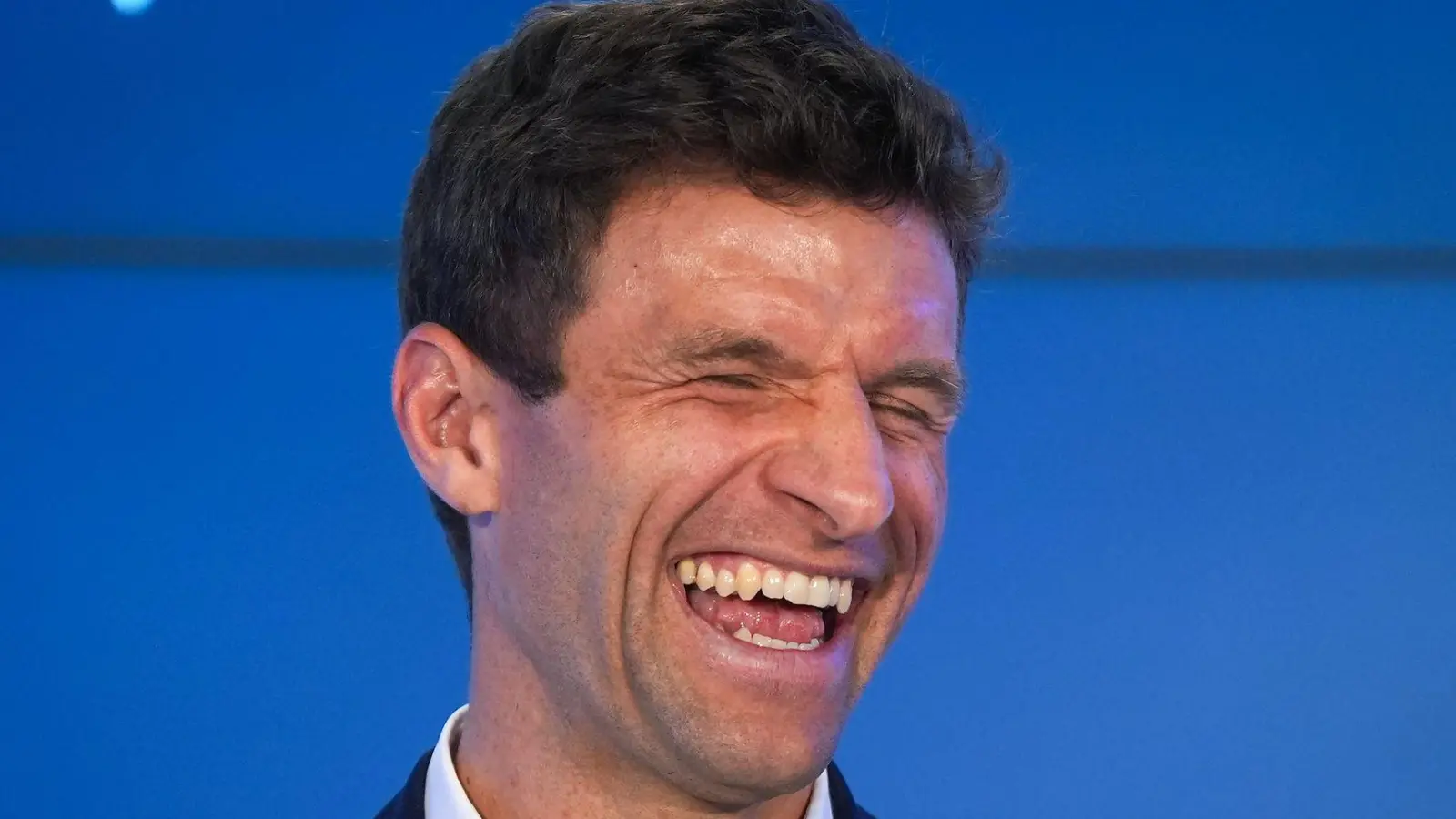 Freut sich auf neue Herausforderungen: Der neue Spieler der Vancouver Whitecaps, Thomas Müller, lacht während einer Pressekonferenz. (Foto: Darryl Dyck/Canadian Press via ZUMA Press/dpa)